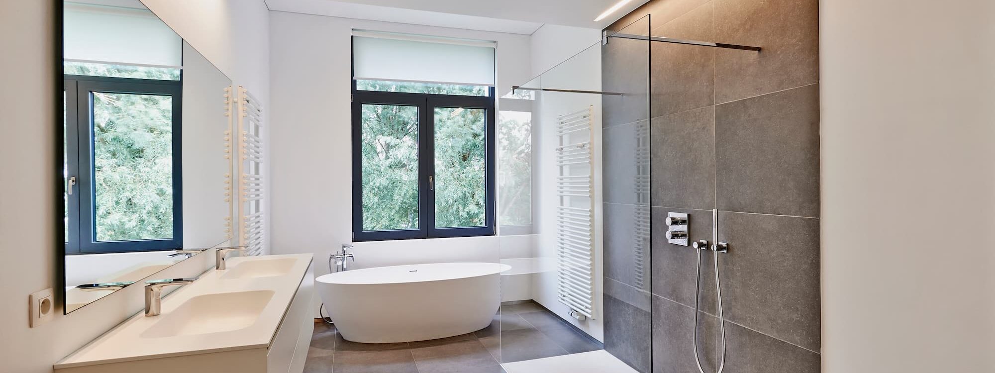 Chape fluide ou traditionnelle : que choisir pour une salle de bains durable ? Parthenay